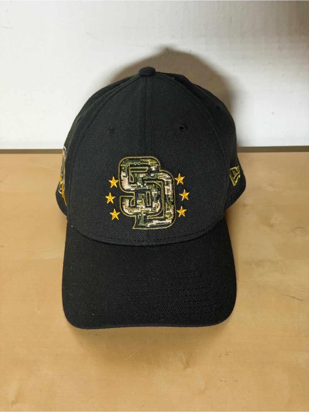 New Era San Diego Padres 2024 Armed Forces Day Black 39THIRTY Flex Hat Cap M/L